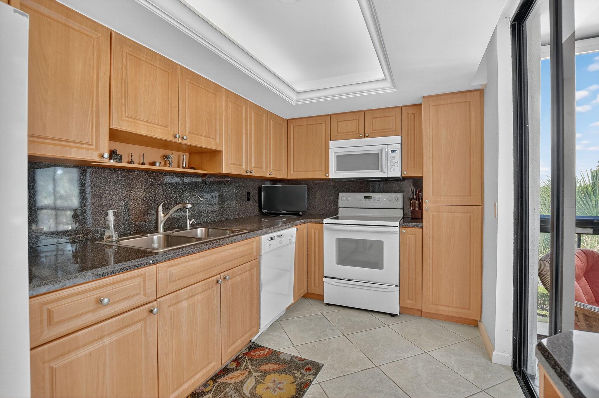 1844 Bridgewood Drive, Boca Raton, FL, 33434/$175,000 2 1844 Bridgewood Drive