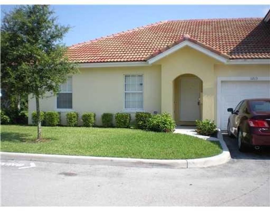 3 BEDROOM 2 BATH VILLA IN GATED COMMUNITY.  EASY HIGHWAY ACCESS. CHURCHES CLOSE BY.NEEDS A VERY SMALL AMOUNT OF TLC. CORNER UNIT WITH EXTRA PARKING NEAR.  GATED COMMUNITY.NOTHING LIKE IT FOR THIS PRICE.