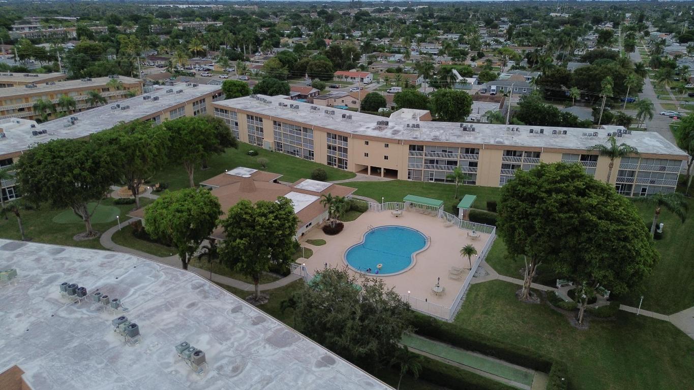 VILLAGE GREEN WINDSOR CONDO - Residential