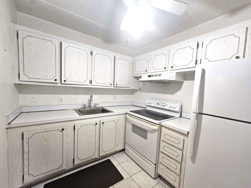 VILLAGE GREEN WINDSOR CONDO - Residential