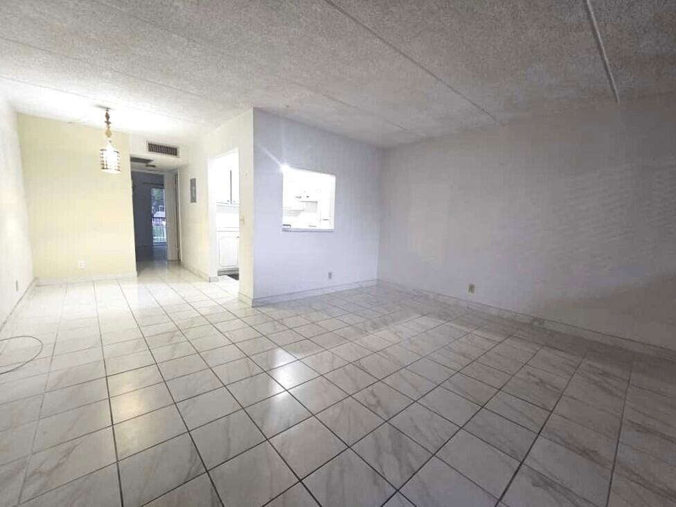 VILLAGE GREEN WINDSOR CONDO - Residential