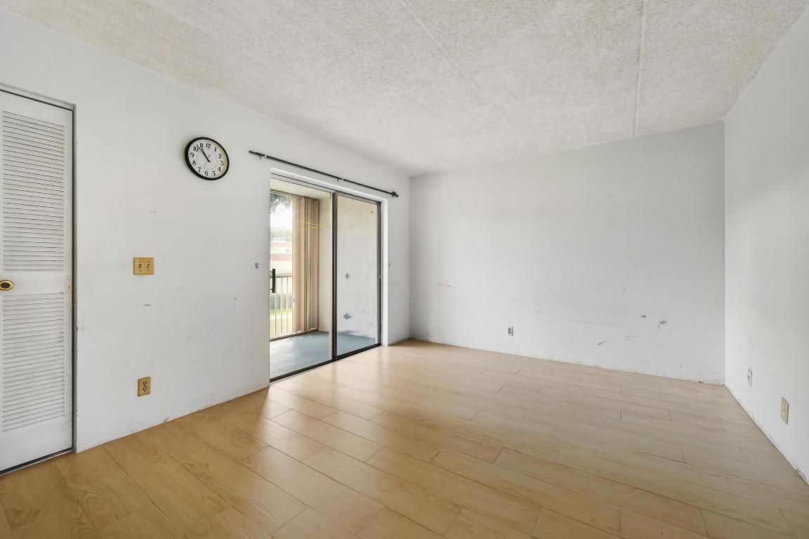 VILLAGE GREEN WINDSOR CONDO - Residential