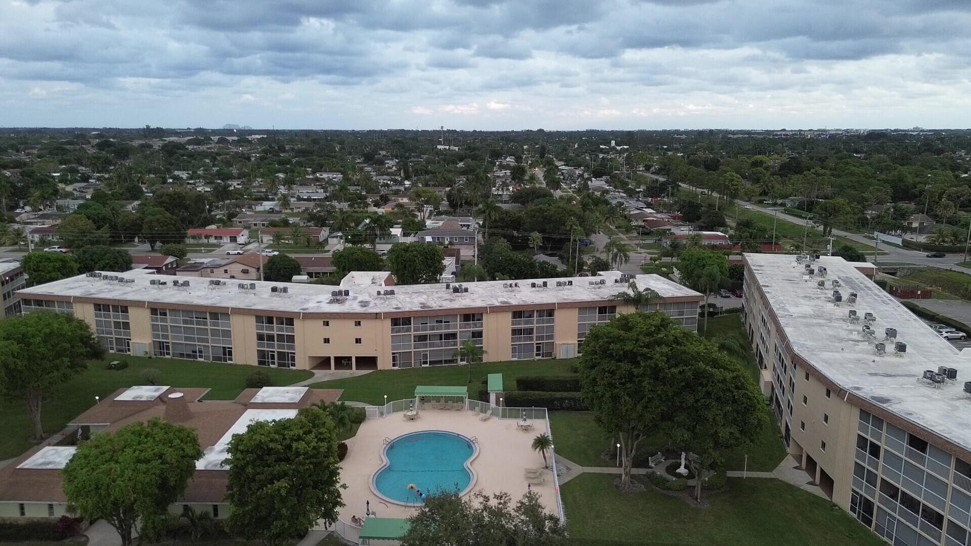 VILLAGE GREEN WINDSOR CON - Residential