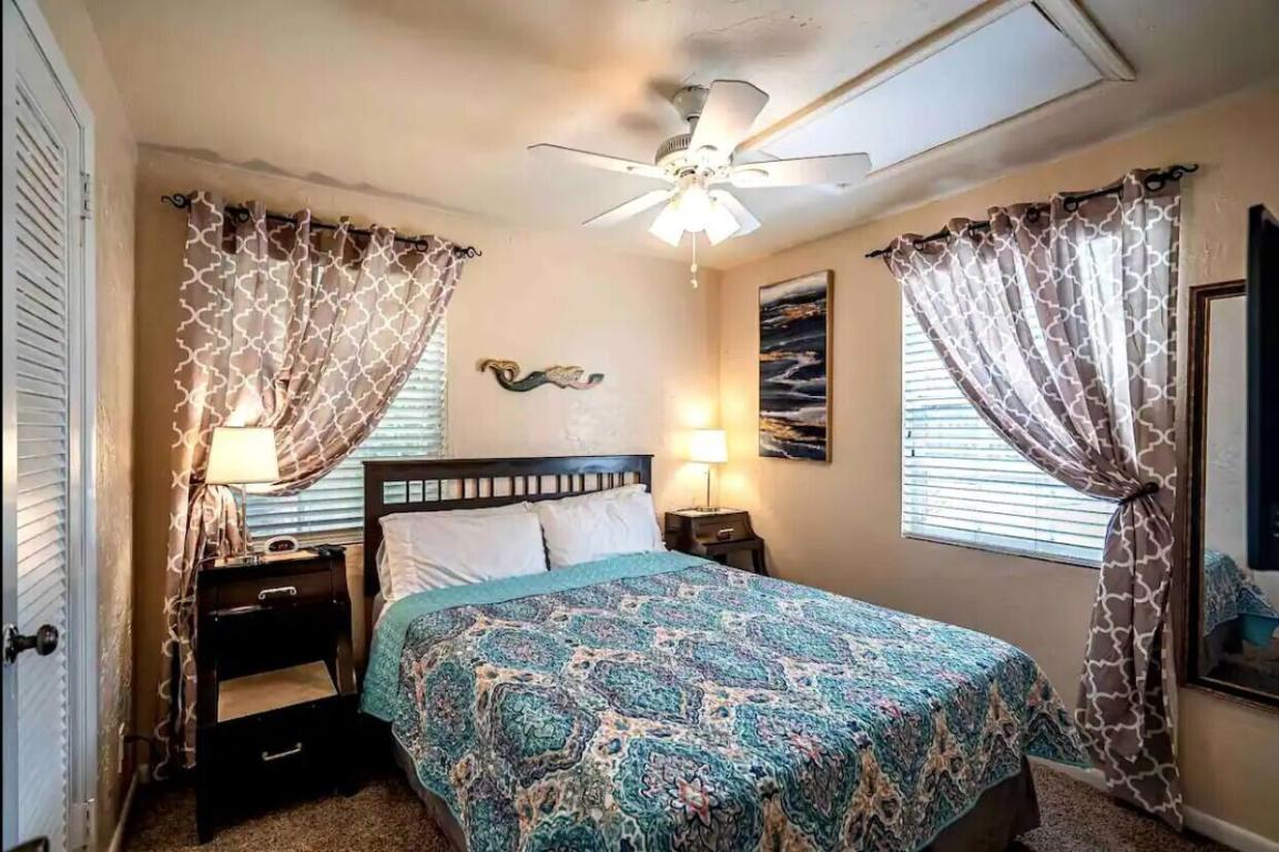 NORTH LAKE WORTH - Residential Income