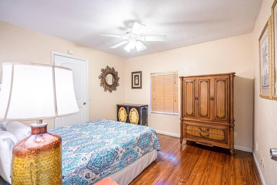 NORTH LAKE WORTH - Residential Income