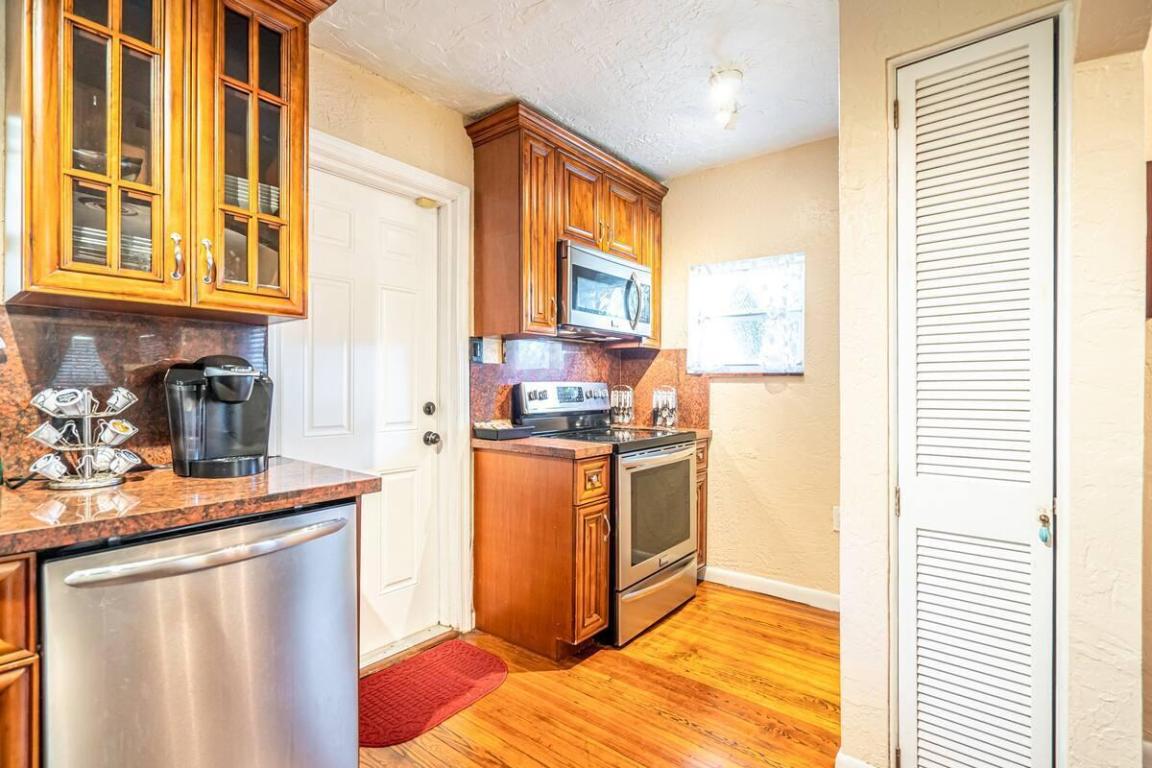 NORTH LAKE WORTH - Residential Income