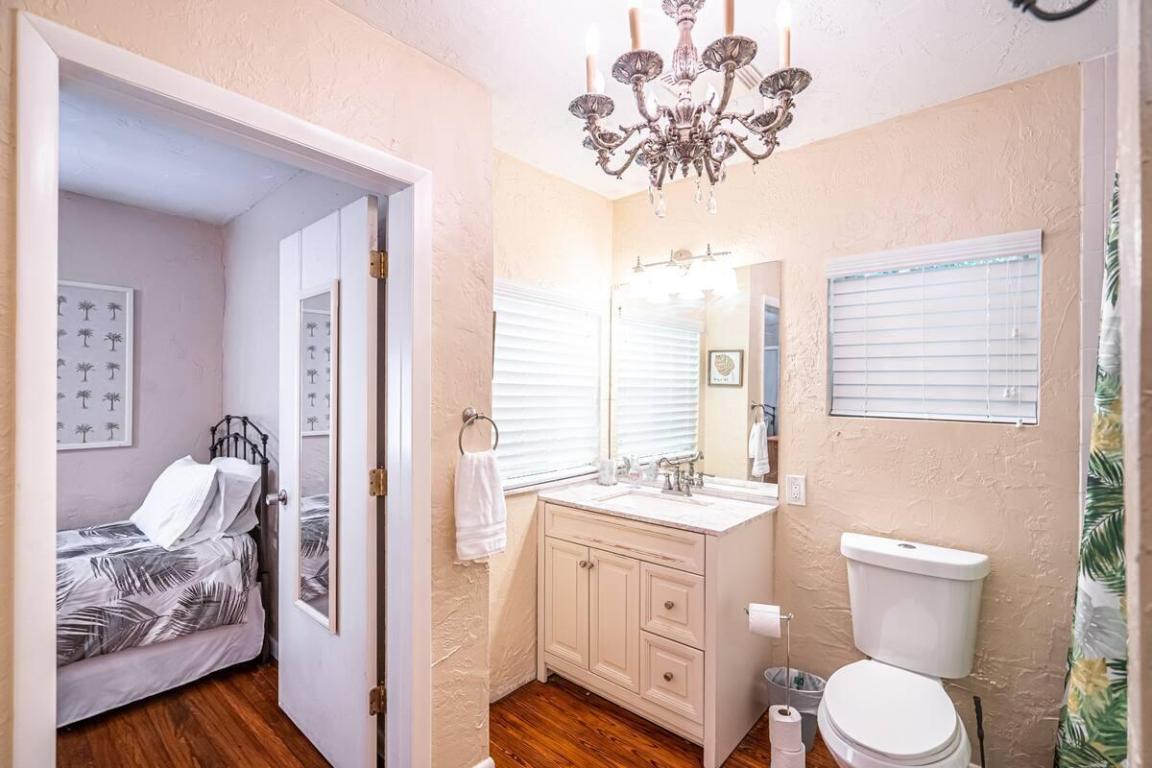 NORTH LAKE WORTH - Residential Income