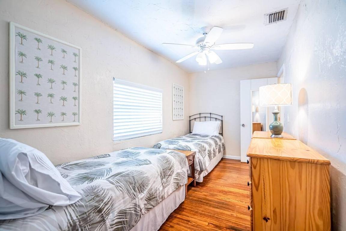 NORTH LAKE WORTH - Residential Income