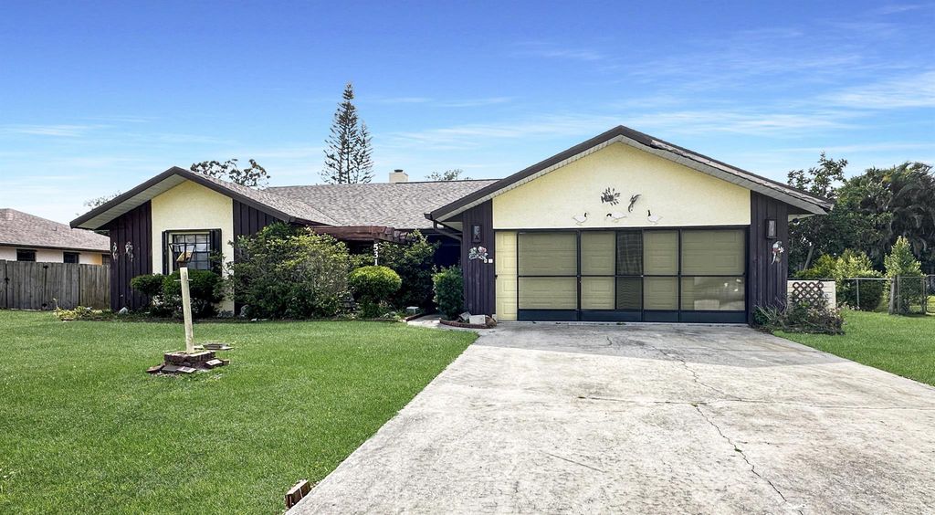 Photo of 5310 E Echo Pines Circle, Fort Pierce, FL 34951 (MLS # R11083531)