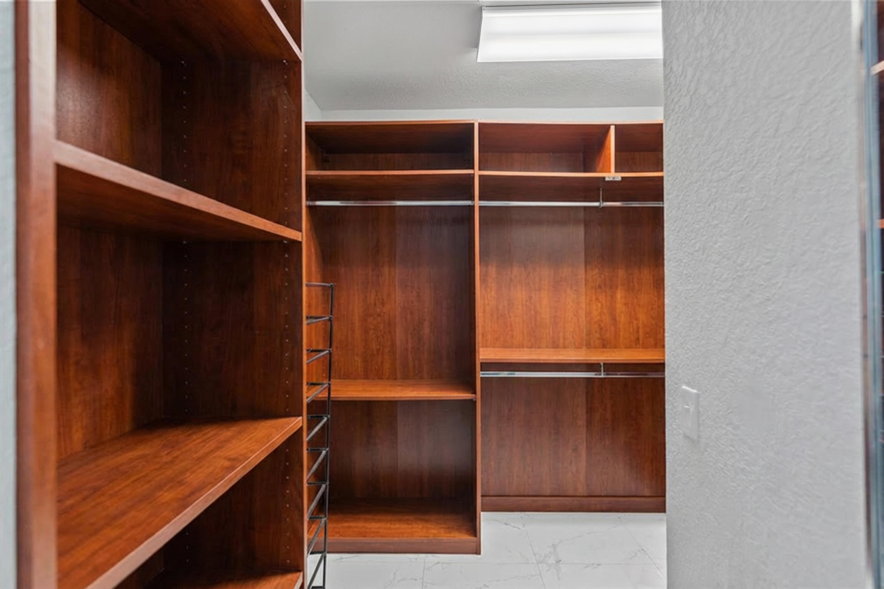 SUNSET LAKES PLAT THREE - Residential