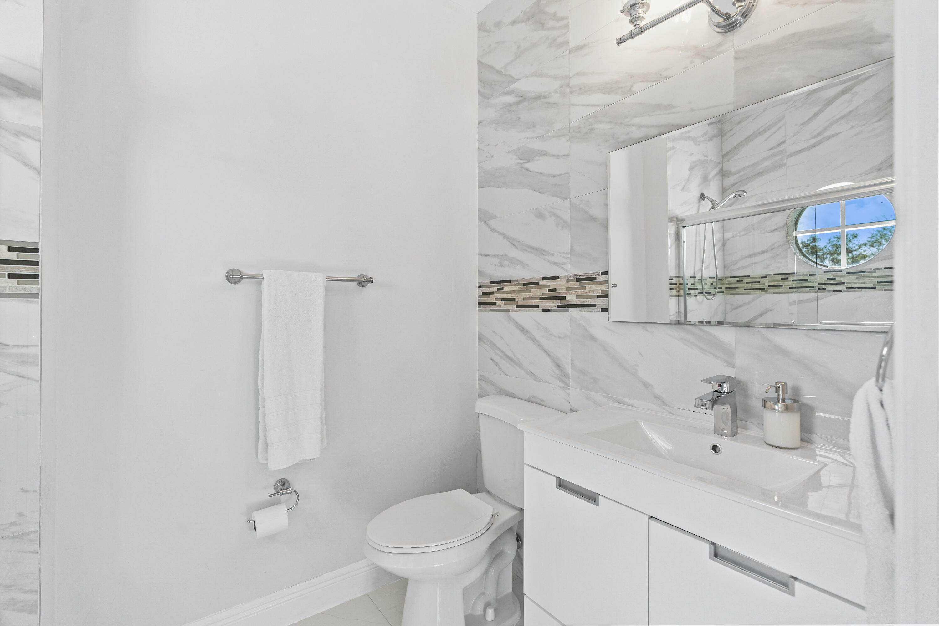 SUNSET LAKES PLAT THREE - Residential