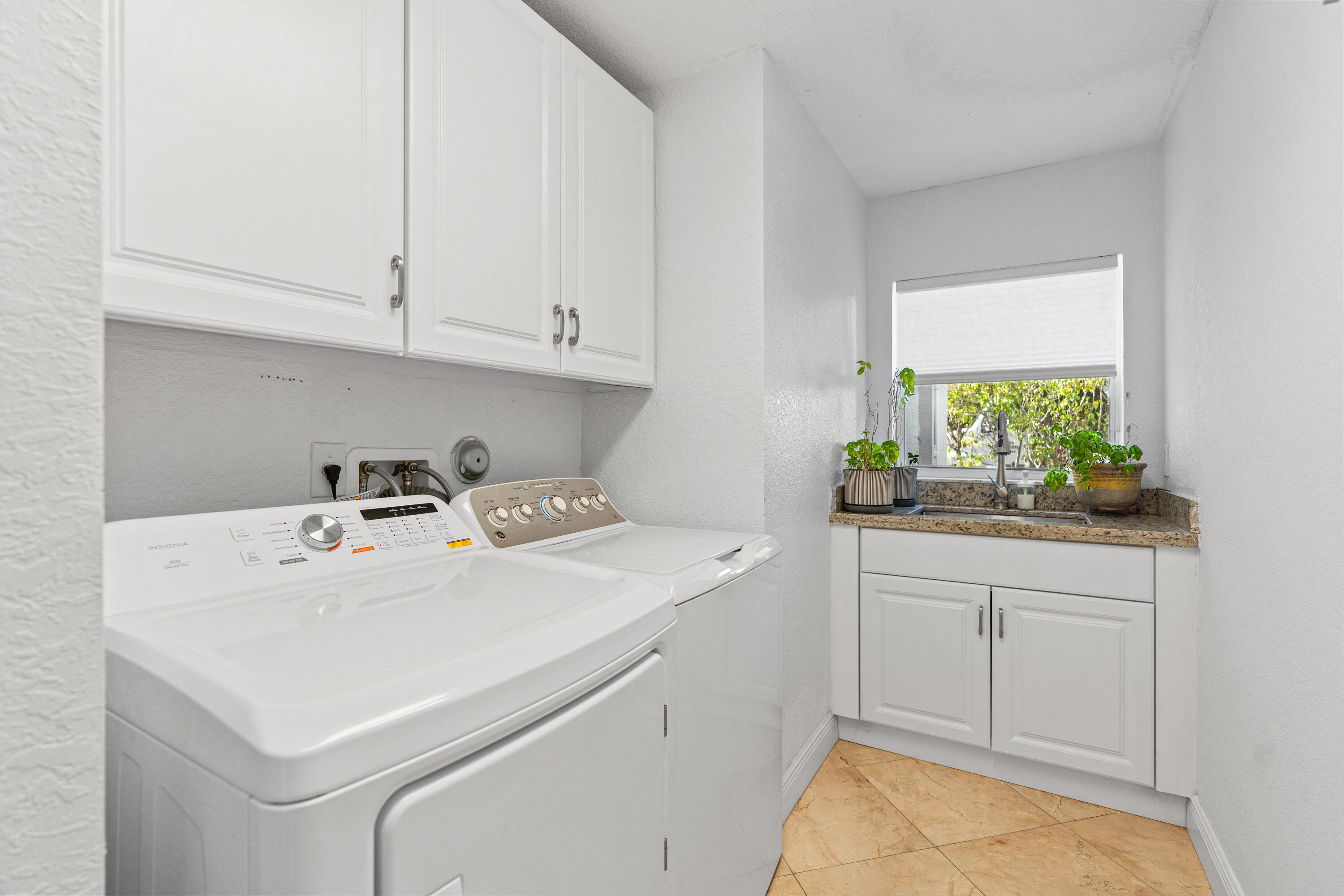 SUNSET LAKES PLAT THREE - Residential