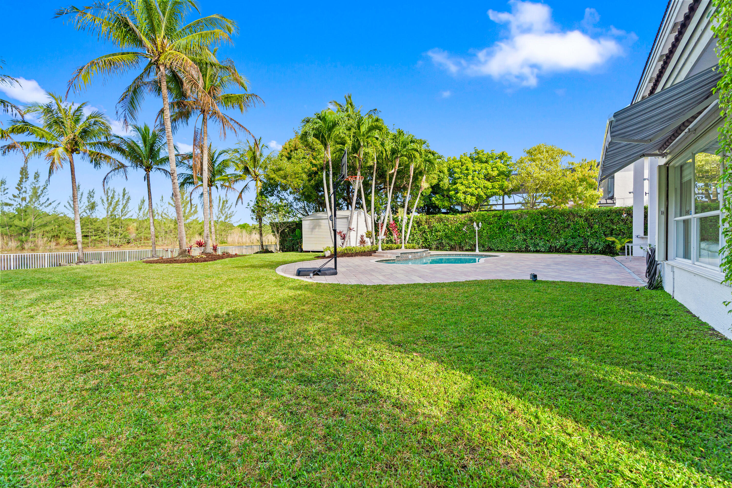 SUNSET LAKES PLAT THREE - Residential