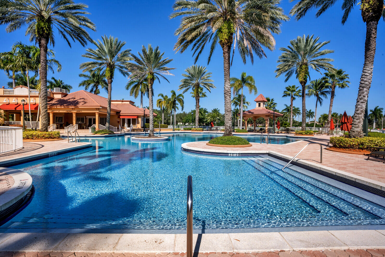 SUNSET LAKES PLAT THREE - Residential