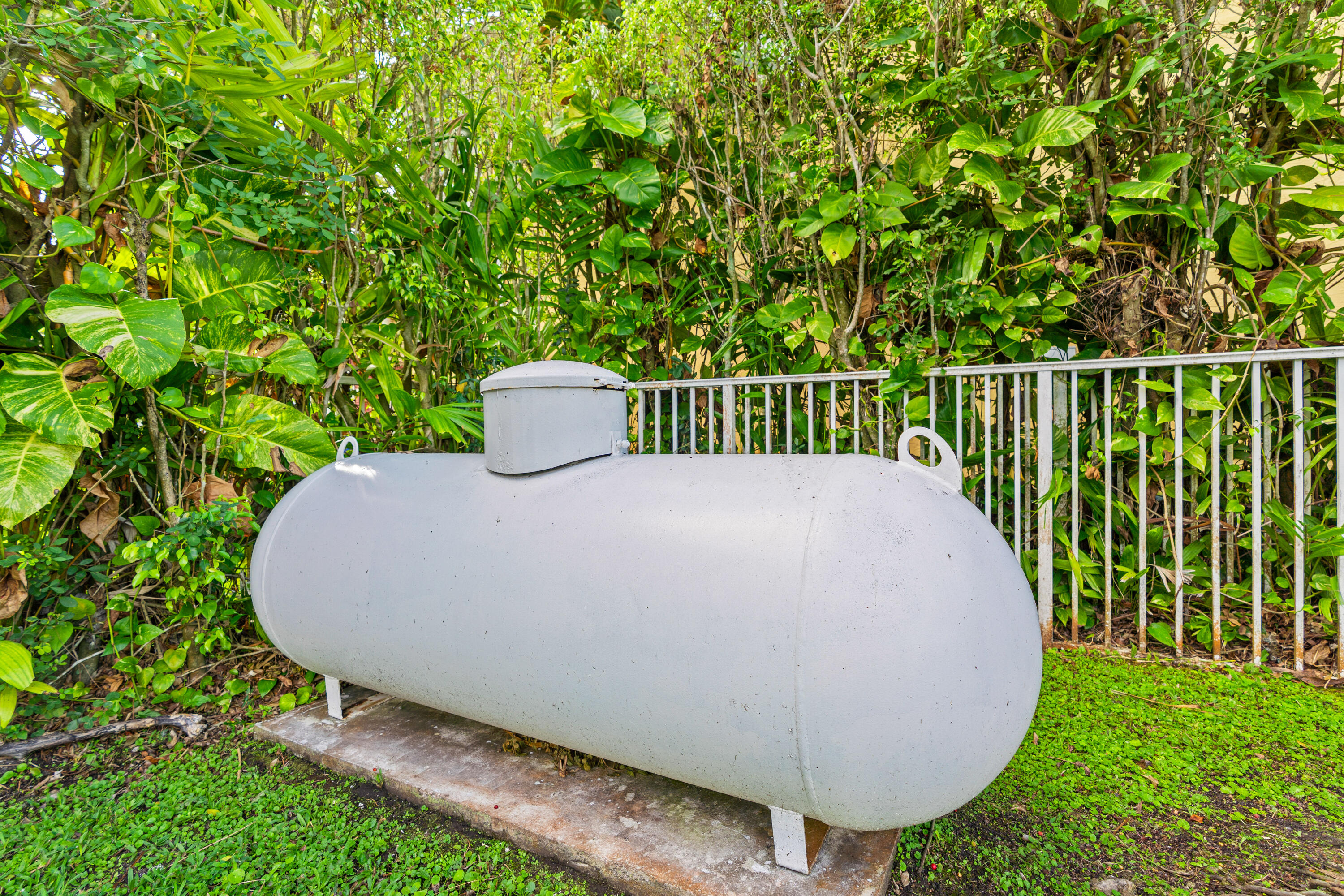 SUNSET LAKES PLAT THREE - Residential