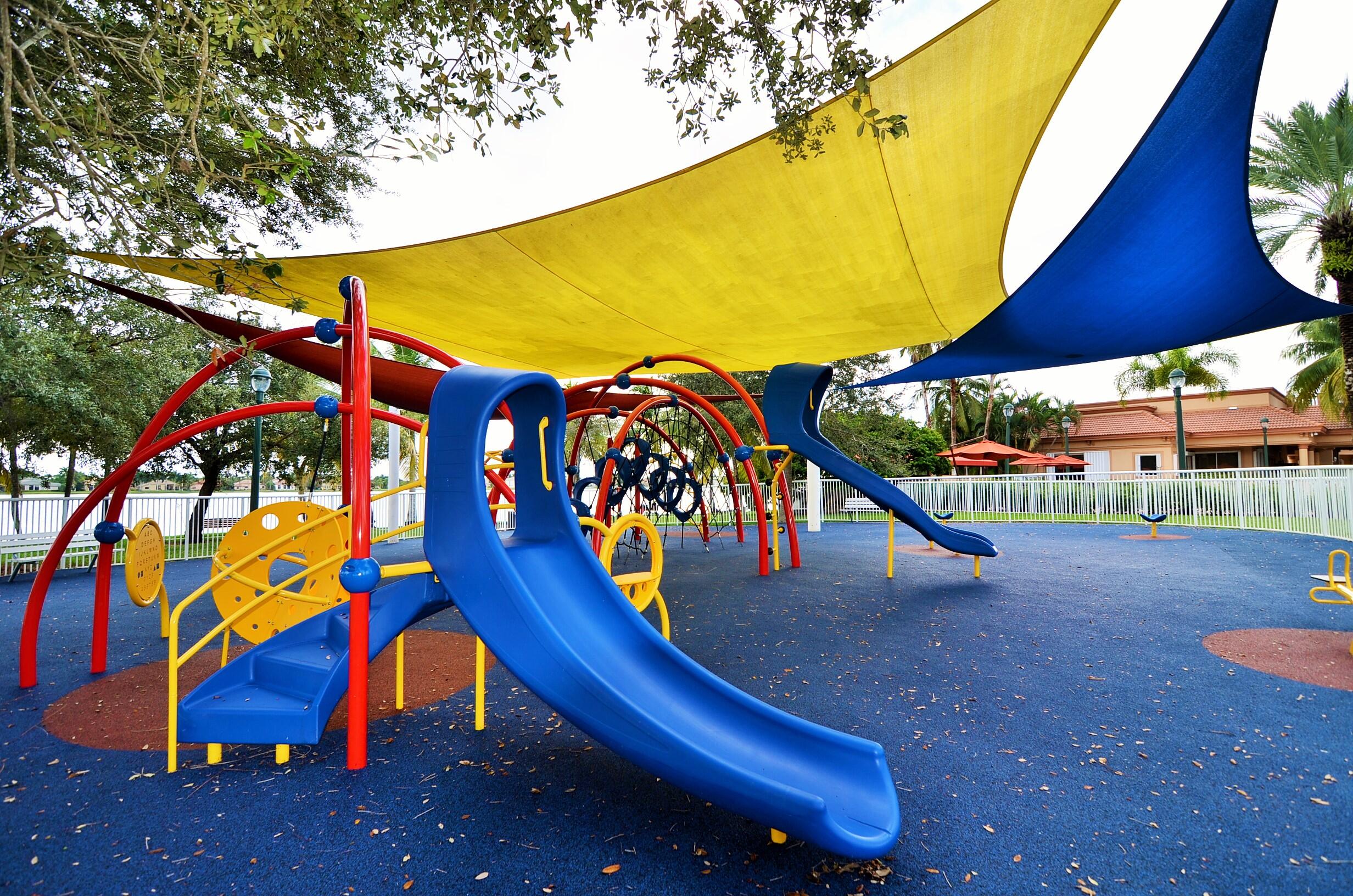 SUNSET LAKES PLAT THREE - Residential