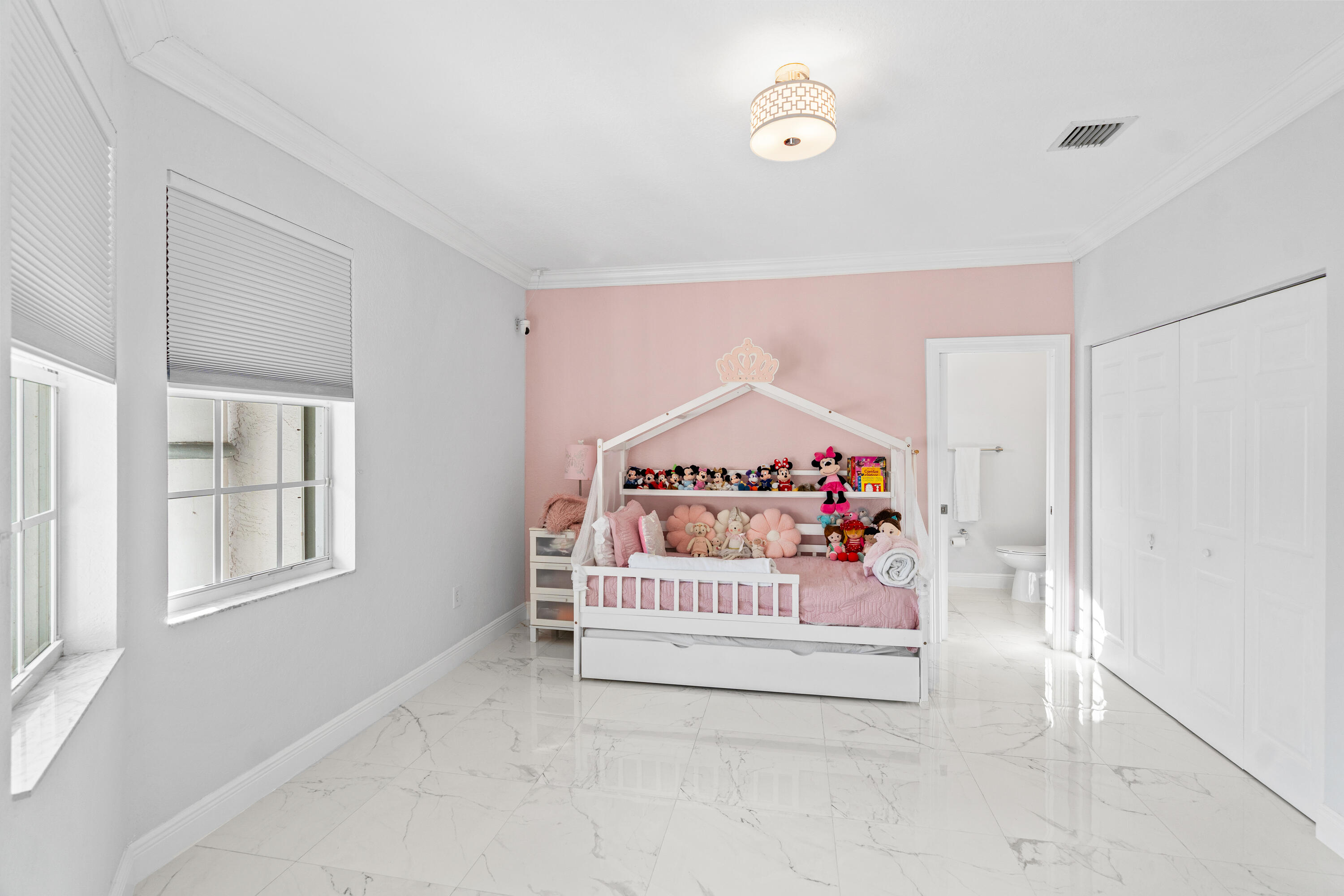 SUNSET LAKES PLAT THREE - Residential