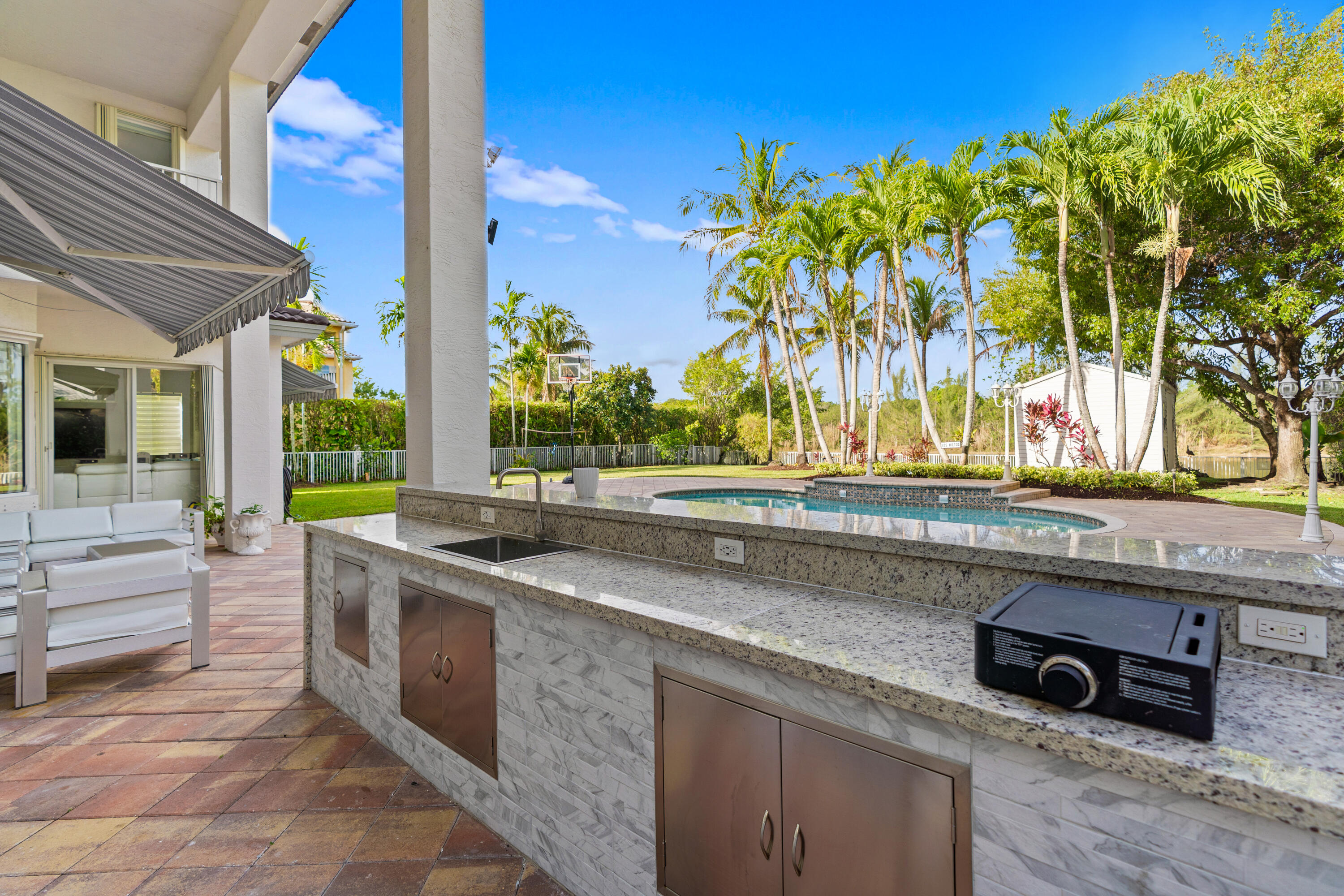 SUNSET LAKES PLAT THREE - Residential