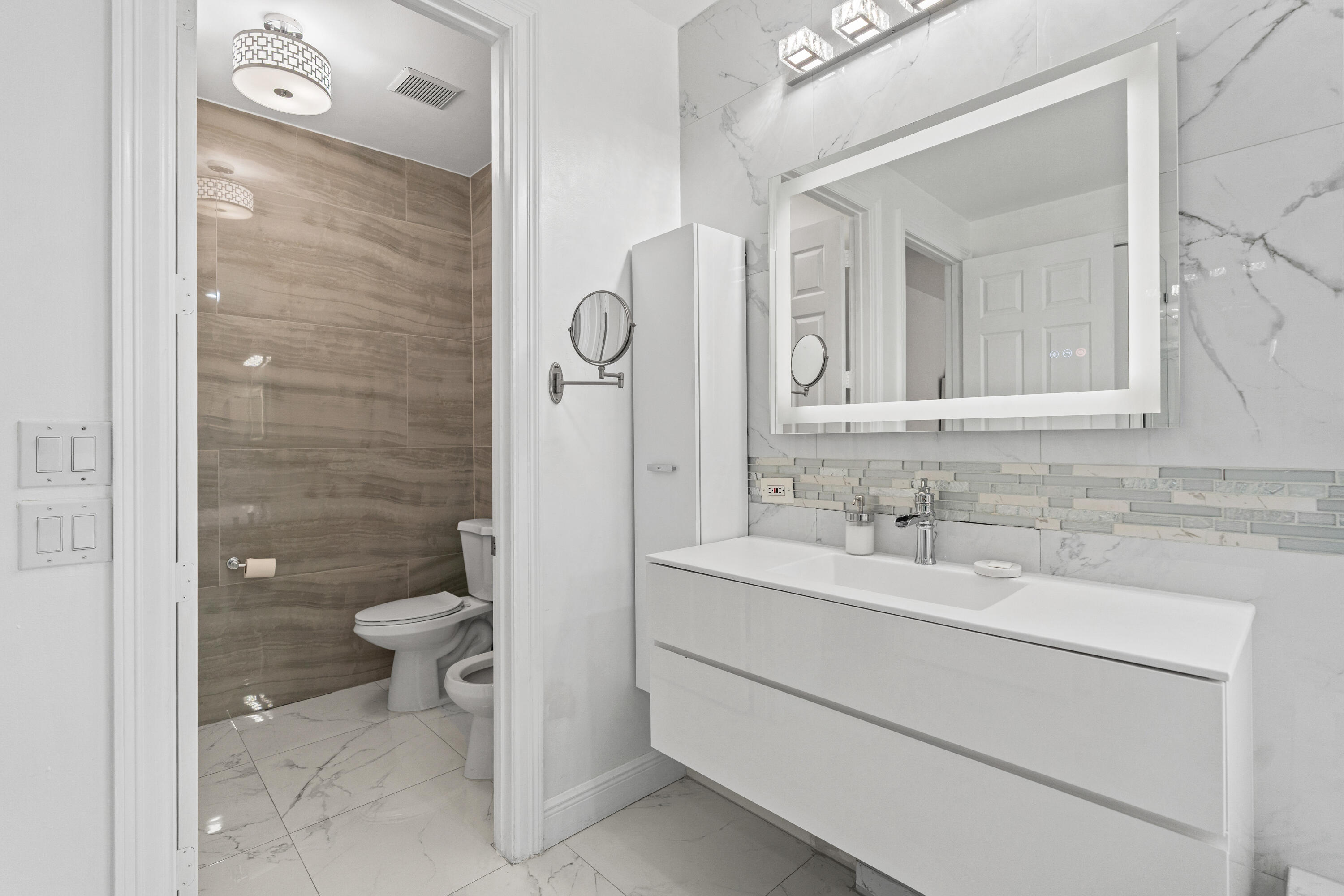 SUNSET LAKES PLAT THREE - Residential