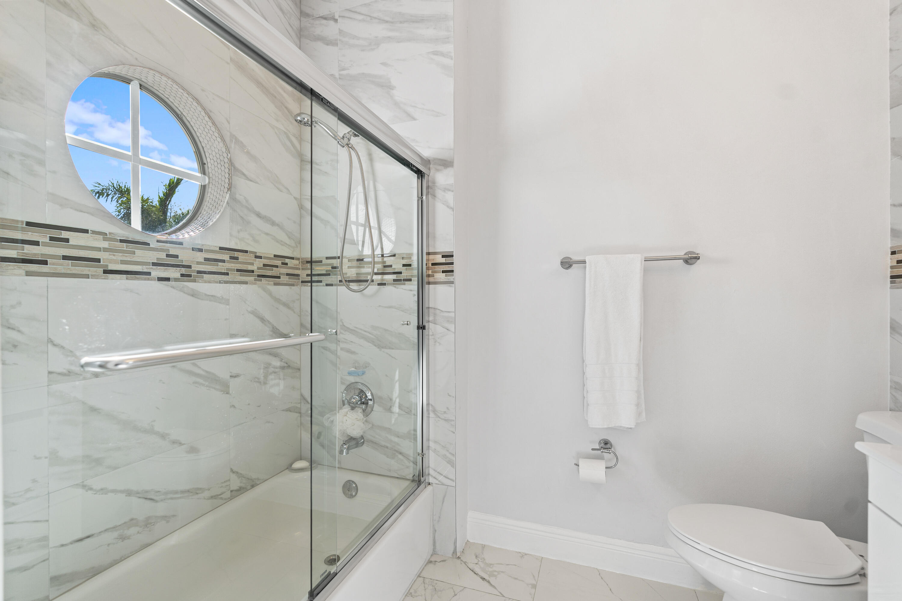 SUNSET LAKES PLAT THREE - Residential