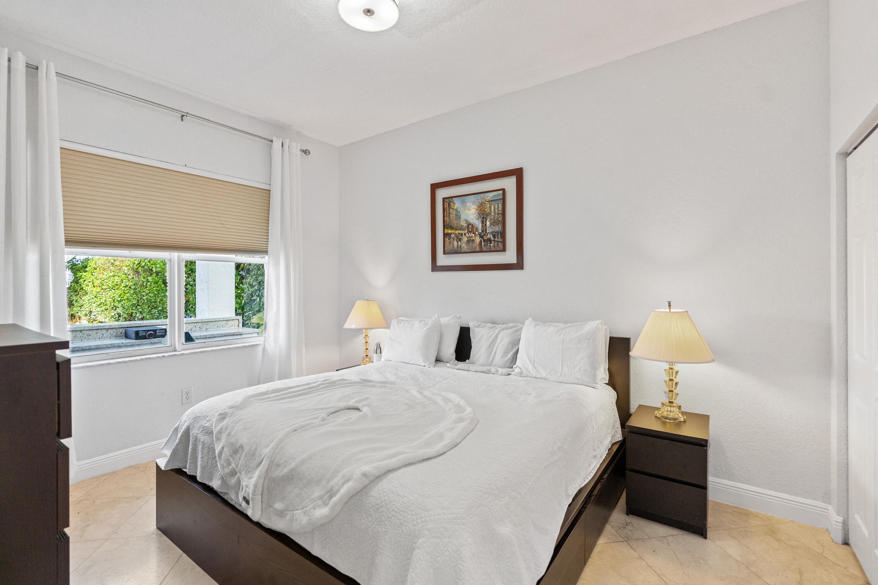 SUNSET LAKES PLAT THREE - Residential