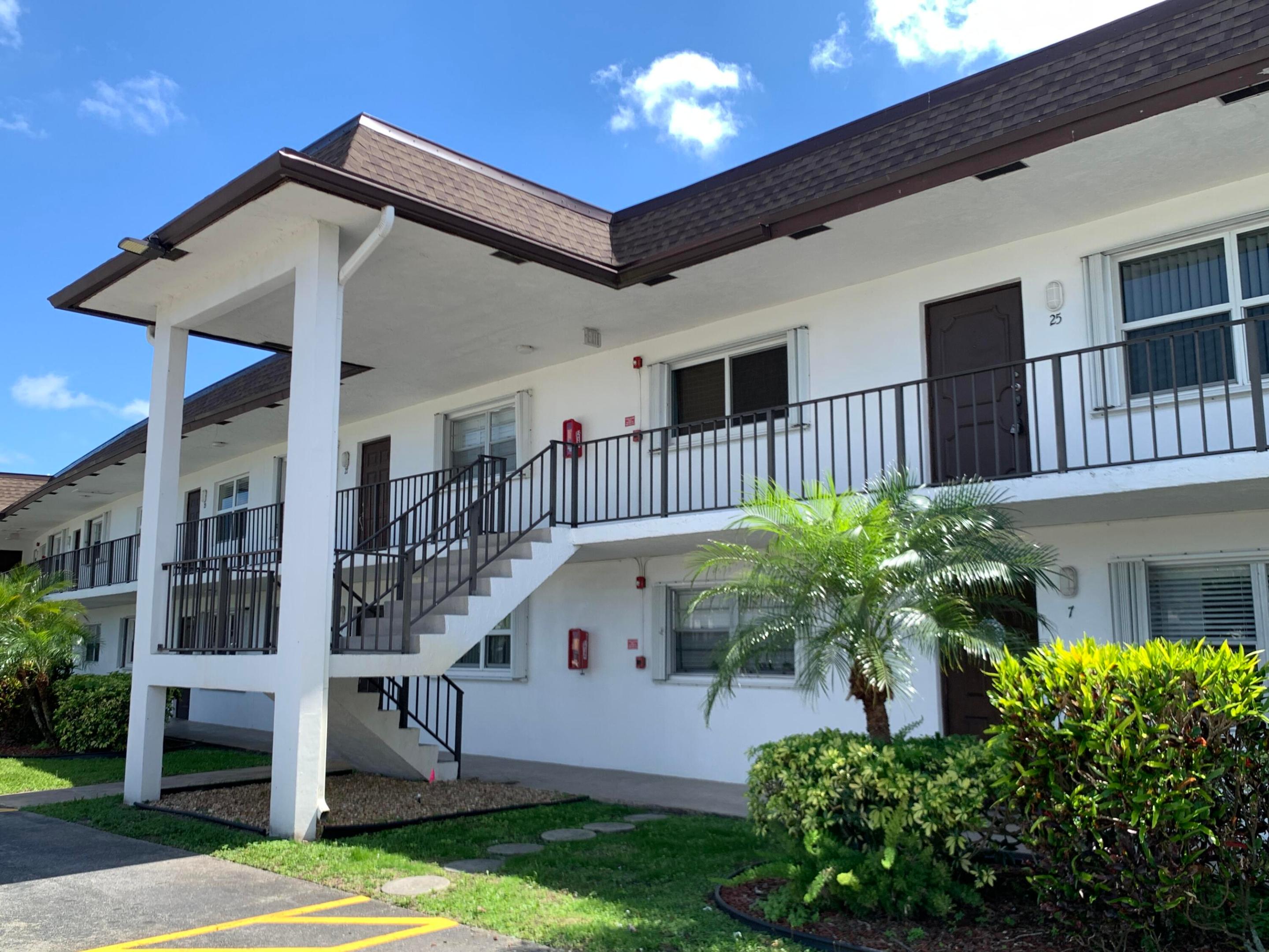 3111 Gardens E Drive 25