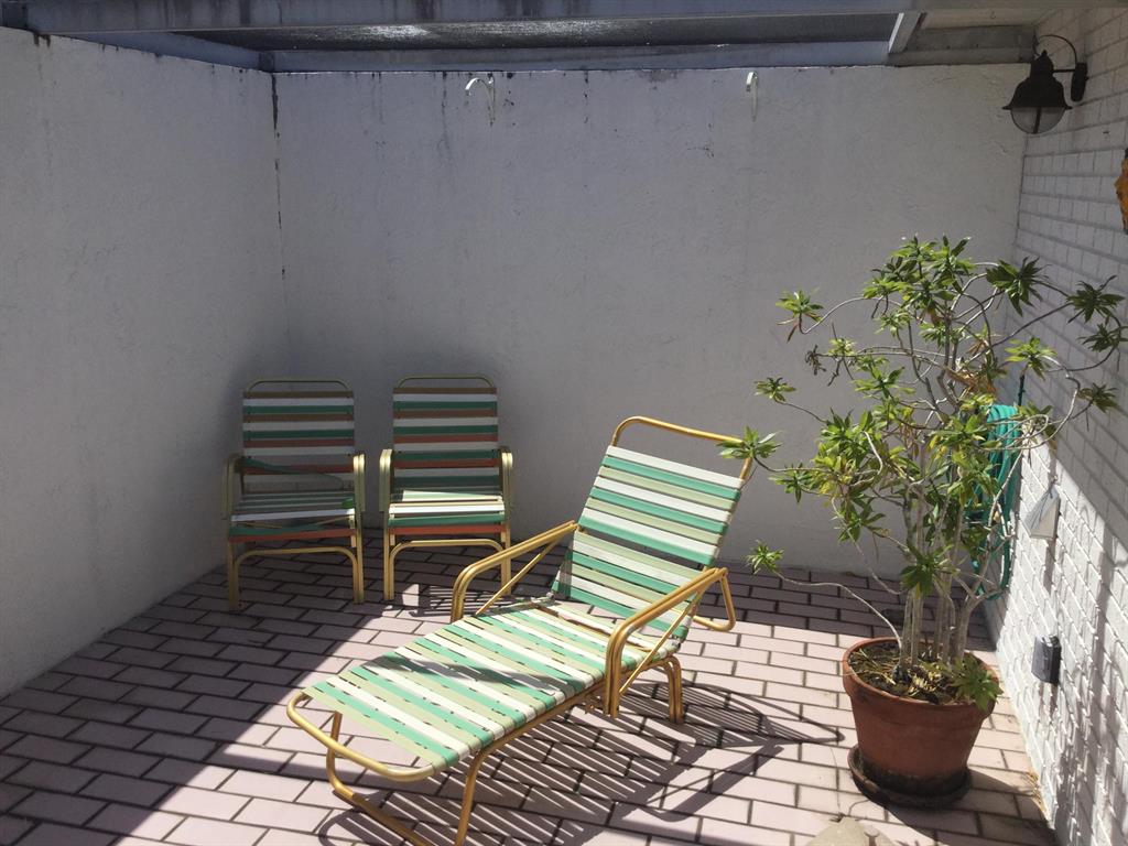 LIMETREE CONDO - Residential