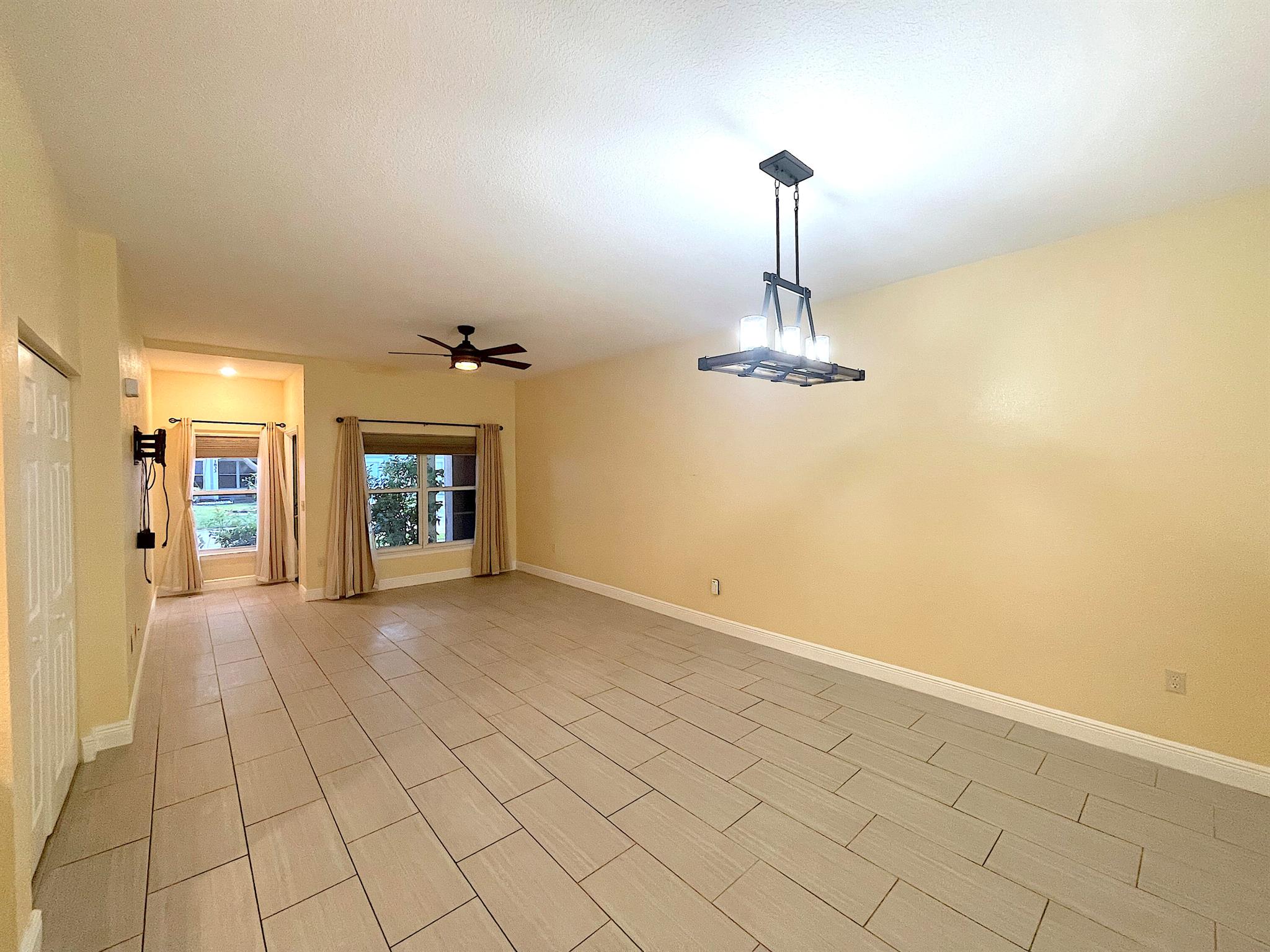 THE LAKES AT THE SAVANNAHS CONDOMINIUM - Residential Lease