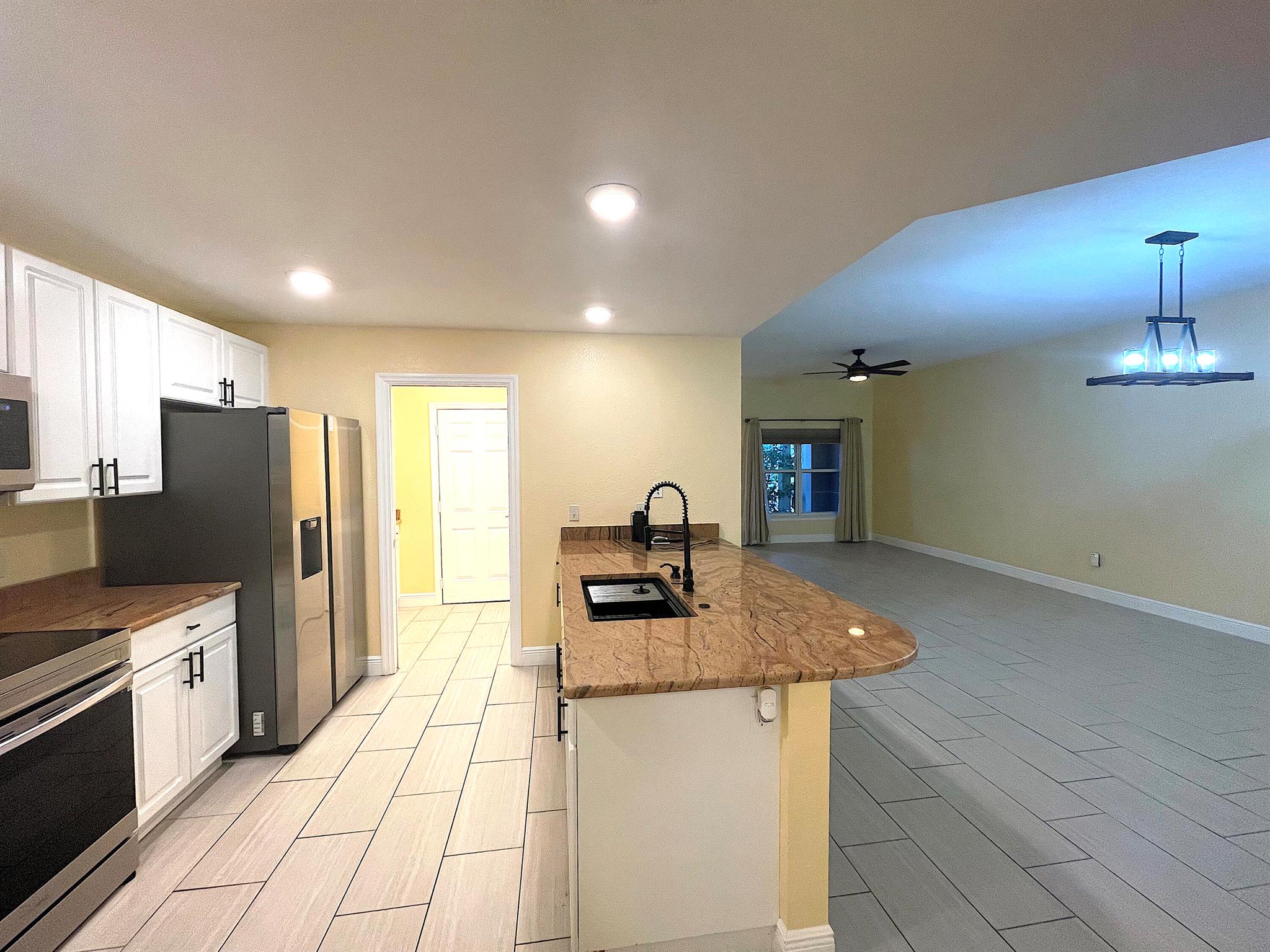 THE LAKES AT THE SAVANNAHS CONDOMINIUM - Residential Lease