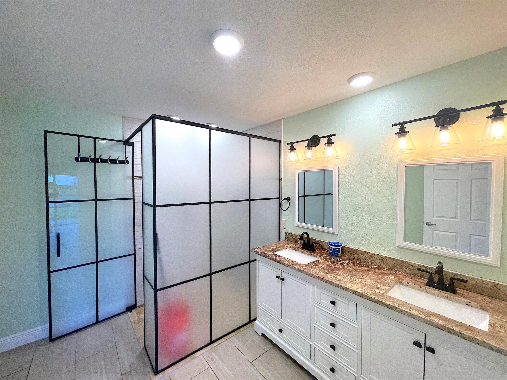 THE LAKES AT THE SAVANNAHS CONDOMINIUM - Residential Lease