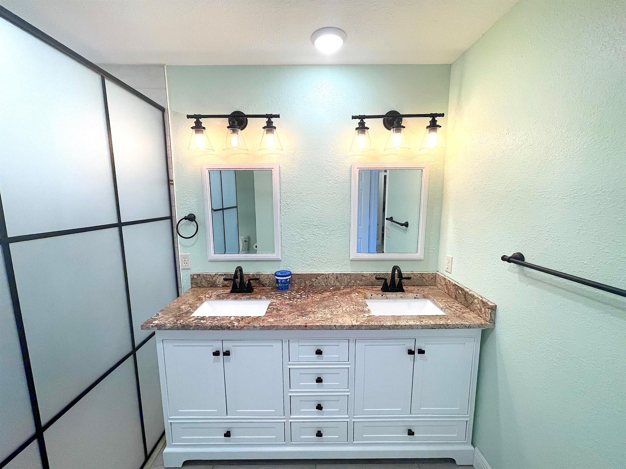 THE LAKES AT THE SAVANNAHS CONDOMINIUM - Residential Lease