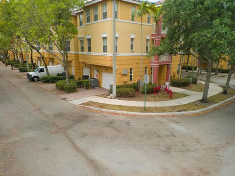 Townhouse in Royal Palm Beach FL 3518 Shoma Dr Dr.jpg