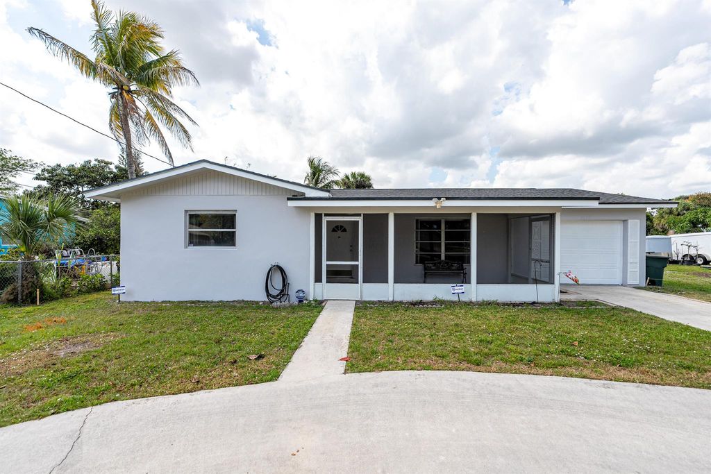Photo of 2615 Oleander Boulevard, Fort Pierce, FL 34982 (MLS # R11062675)
