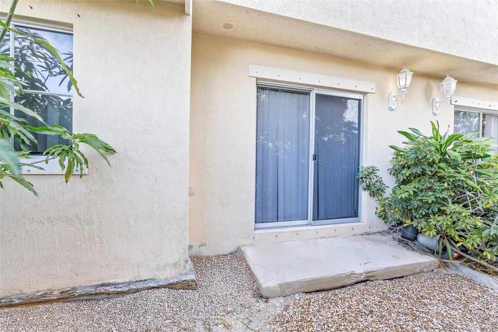 Photo of 190 SE 2nd Street, Deerfield Beach, FL 33441 (MLS # F10518650)