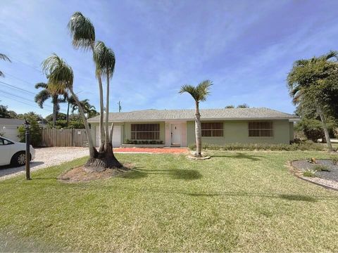 1611 Carandis Road Lake Clarke Shores FL 33406