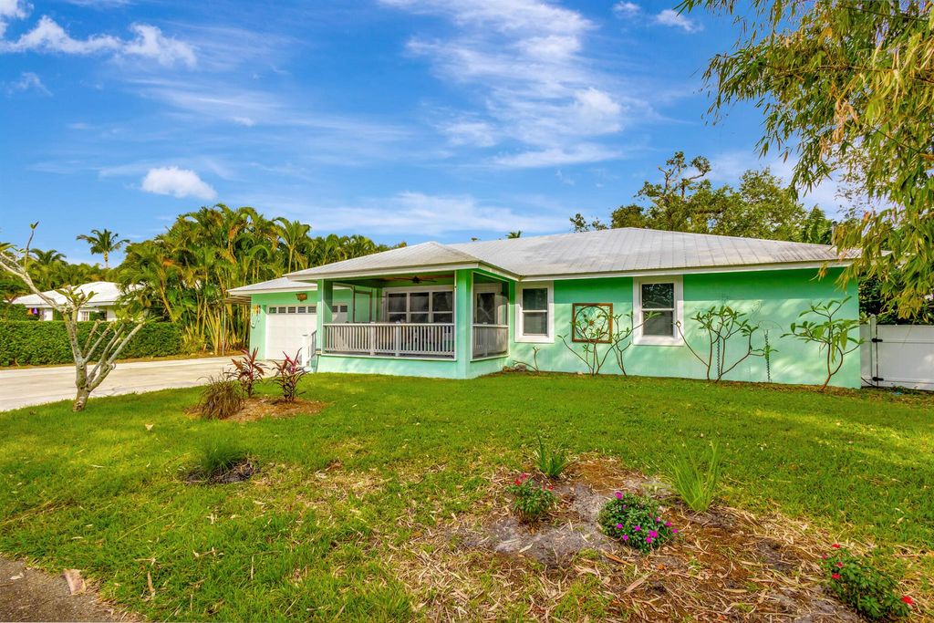 Photo of 2415 Laurel Ln, Palm Beach Gardens, FL 33418 (MLS # R11100006)