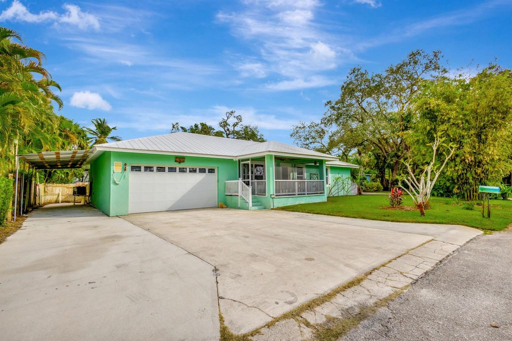 Photo of 2415 Laurel Ln, Palm Beach Gardens, FL 33418 (MLS # R11100006)