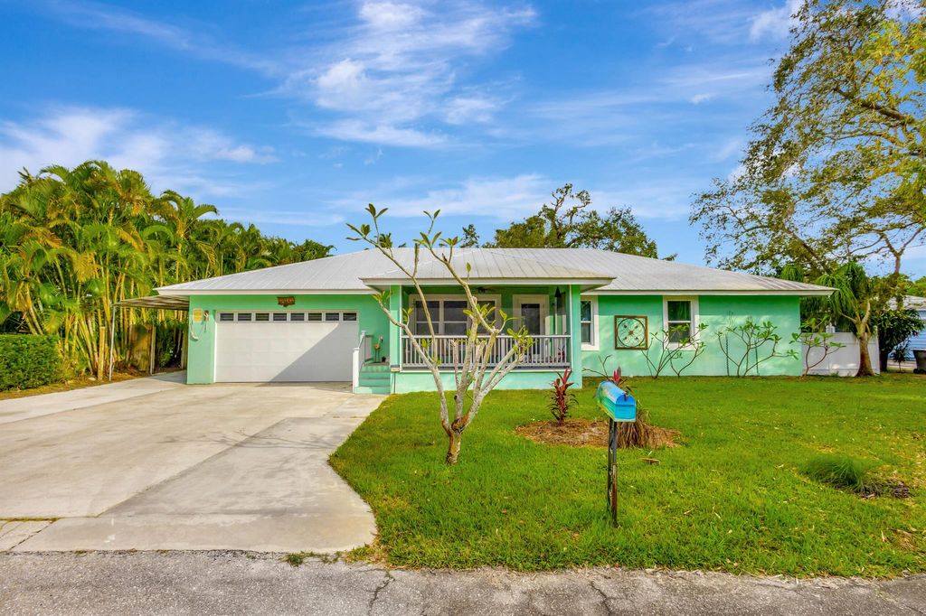 Photo of 2415 Laurel Ln, Palm Beach Gardens, FL 33418 (MLS # R11100006)