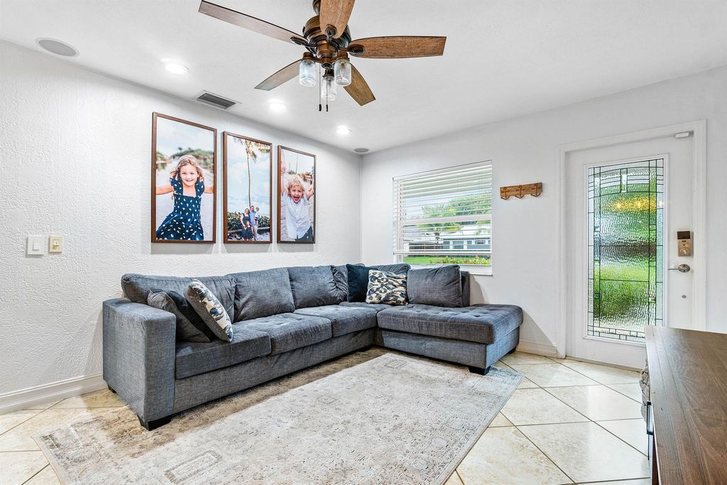 Photo of 1105 Sioux Street, Jupiter, FL 33458 (MLS # R10996360)