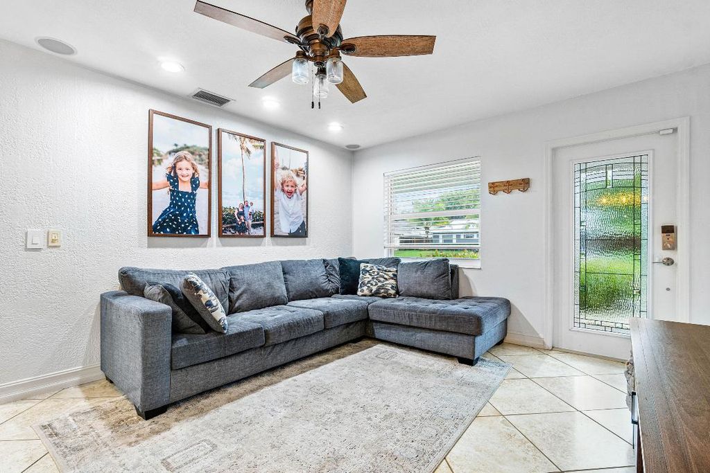 Photo of 1105 Sioux Street, Jupiter, FL 33458 (MLS # R10996360)