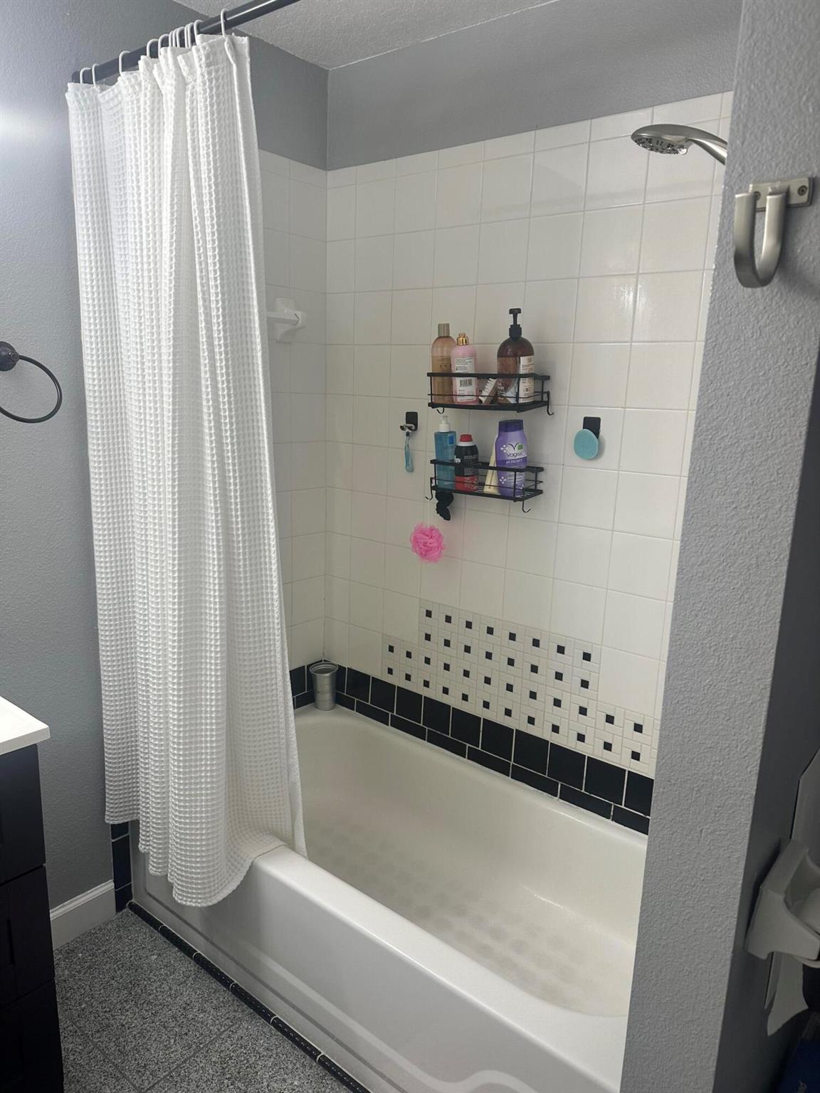 VILLAS AT LAKESIDE A COND - Residential