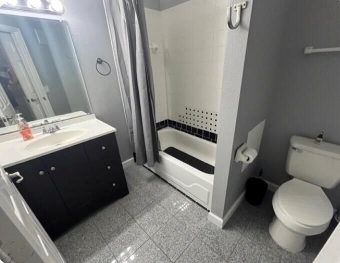 VILLAS AT LAKESIDE A COND - Residential