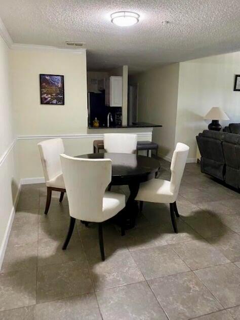 VILLAS AT LAKESIDE A COND - Residential