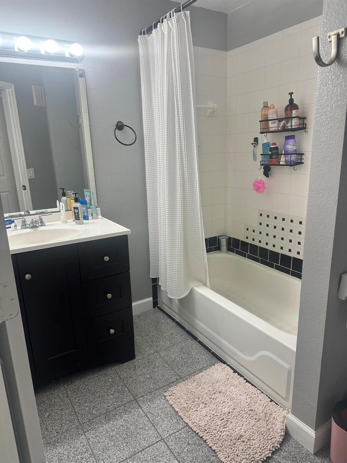 VILLAS AT LAKESIDE A COND - Residential