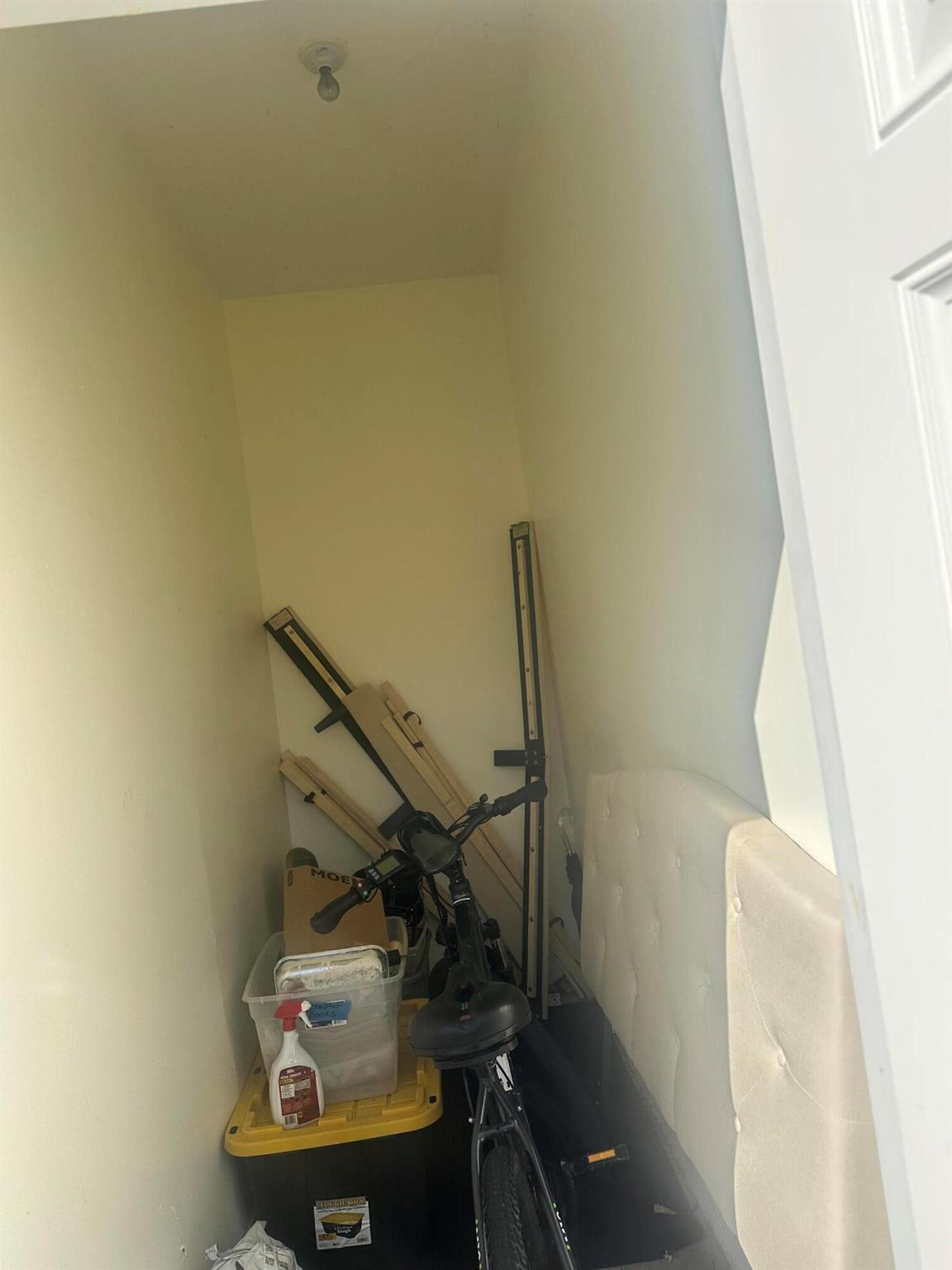 VILLAS AT LAKESIDE A COND - Residential