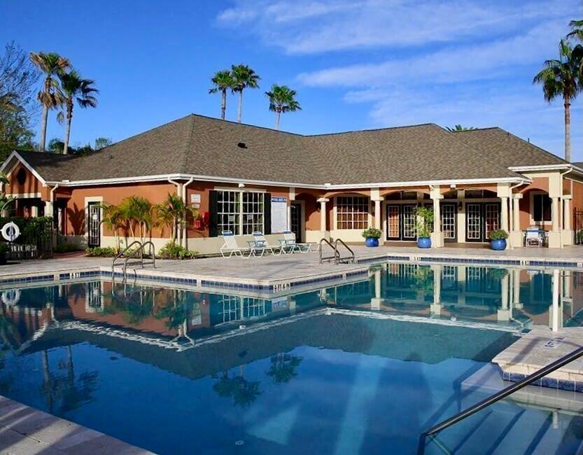 VILLAS AT LAKESIDE A COND - Residential