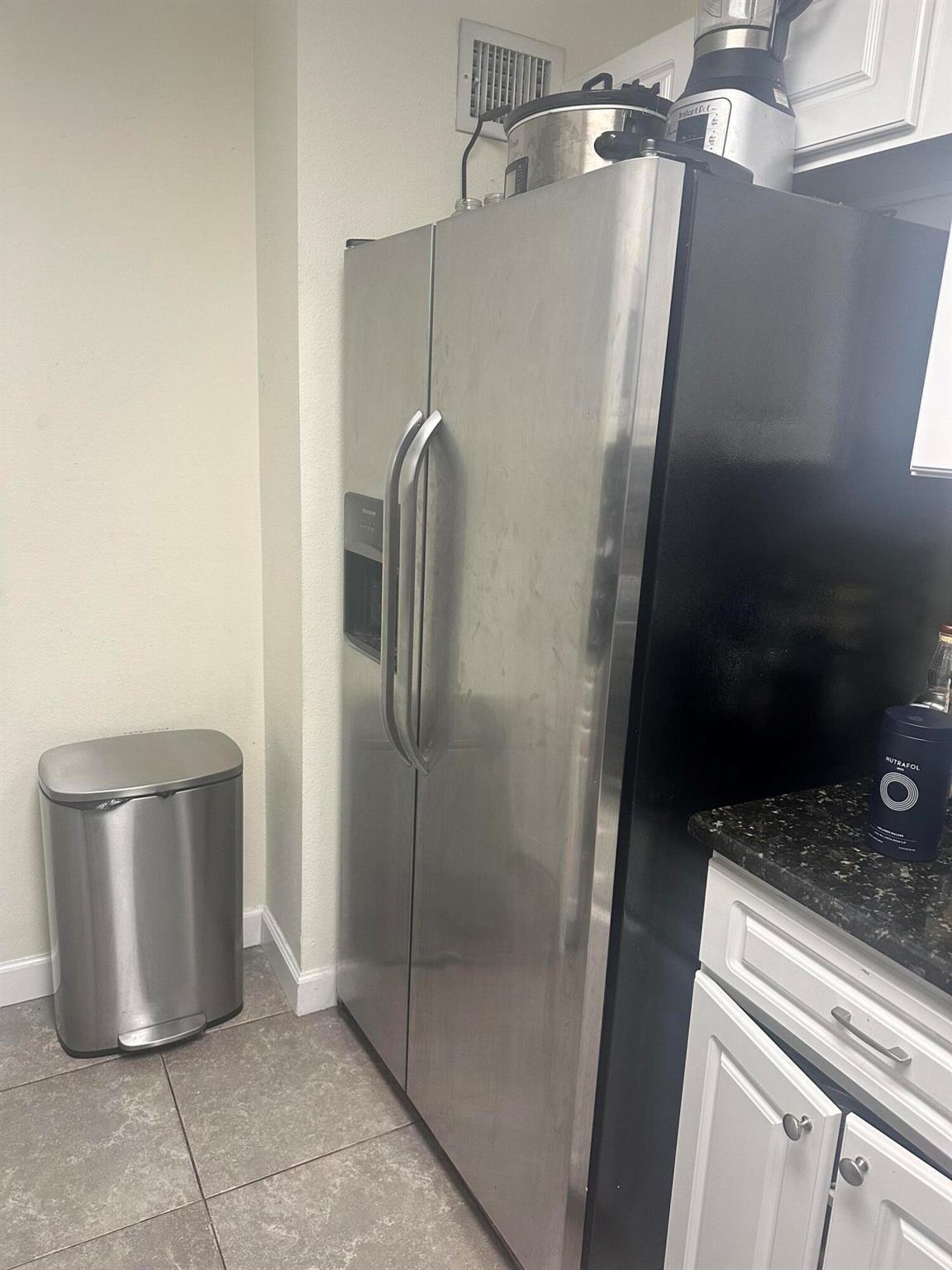 VILLAS AT LAKESIDE A COND - Residential