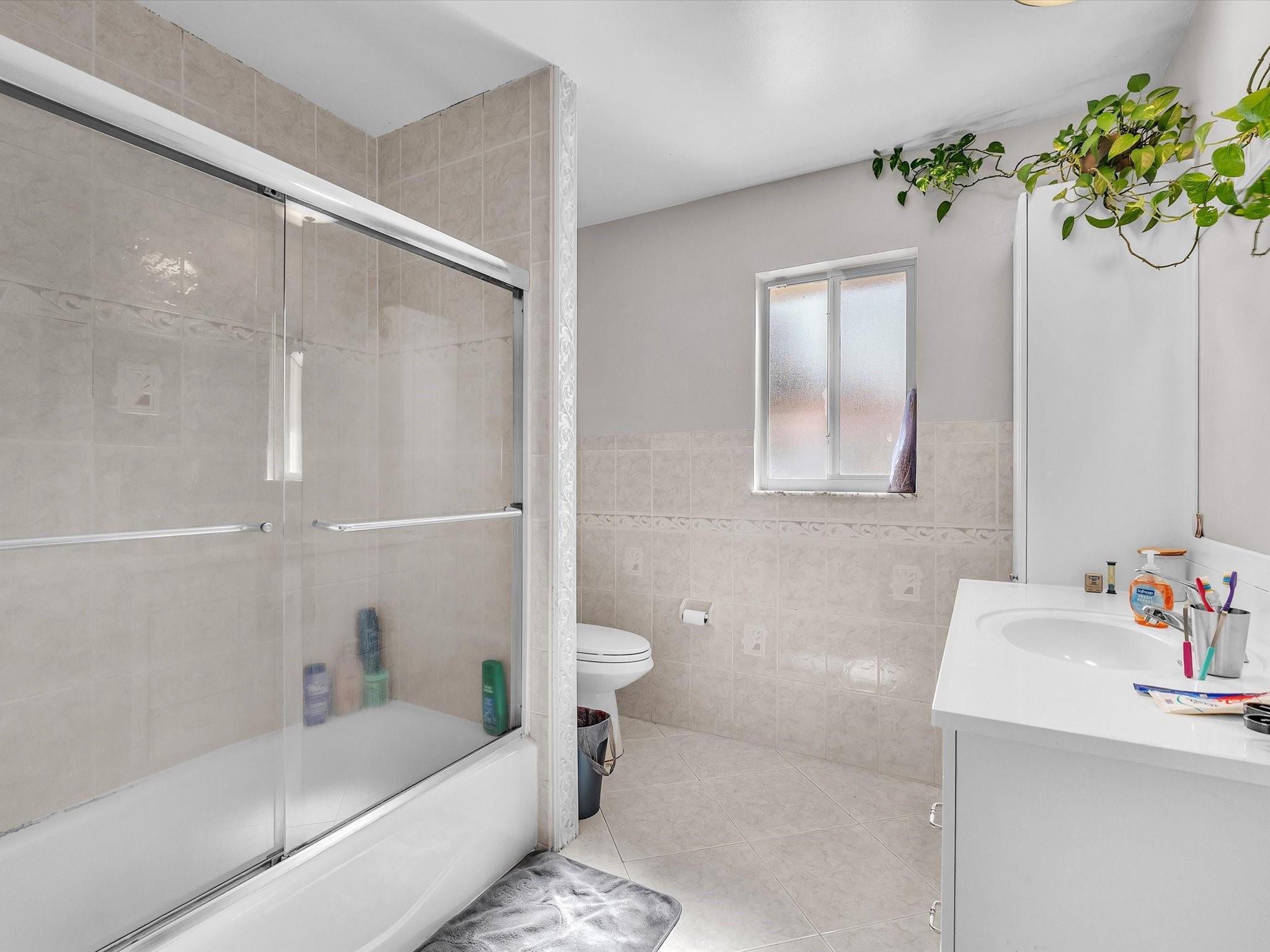 CASTLEWOOD - Residential Lease