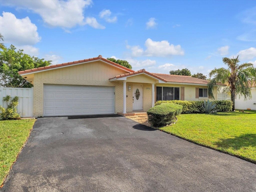 Photo of 3721 NW 114th Lane, Coral Springs, FL 33065 (MLS # F10539043)