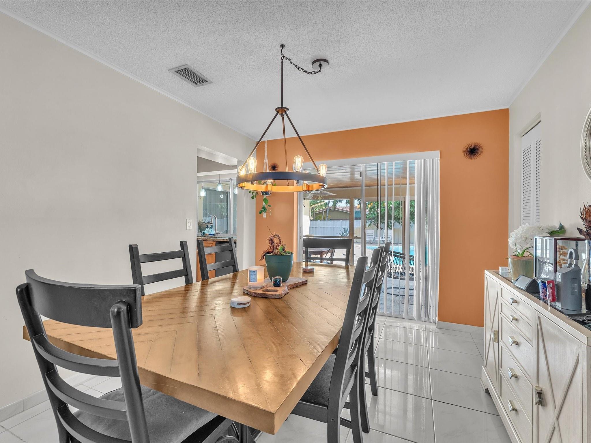 CASTLEWOOD - Residential Lease